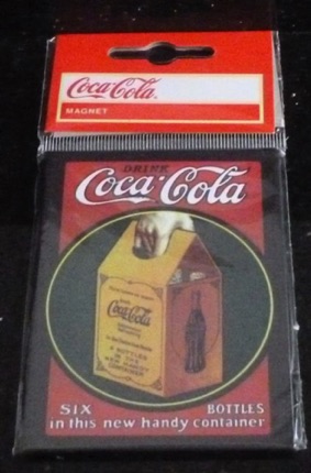 9377-10 € 2,50 coca cola ijzeren magneet 9x6,5 cm